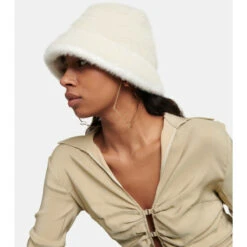 Outlet 🥰 Jacquemus Le Bob Neve Faux Fur Bucket Hat 🎁