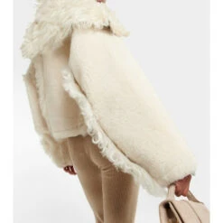 Best deal 🤩 Jacquemus La Veste Piloni Cropped Shearling Jacket 🤩 -Jacquemus - shop unnamed file 560